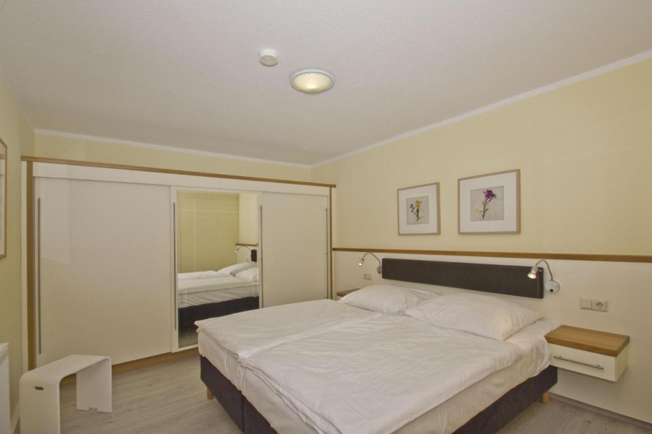 Fewo Mit Terrasse, Gratis Nutzung Vom Ahoi Erlebnisbad Und Sauna In Sellin - Haus Blick Zur See Fewo 13 เกอเรน ภายนอก รูปภาพ